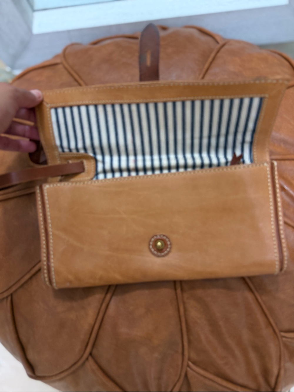 π€β¨ 1937 Accessories 100% Leather Cognac Wristlet Wallet β¨π€ - Picture 8 of 13
